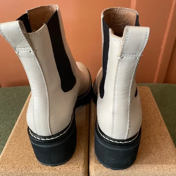 The Carina Platform Chelsea Boot - Picture 4 of 8